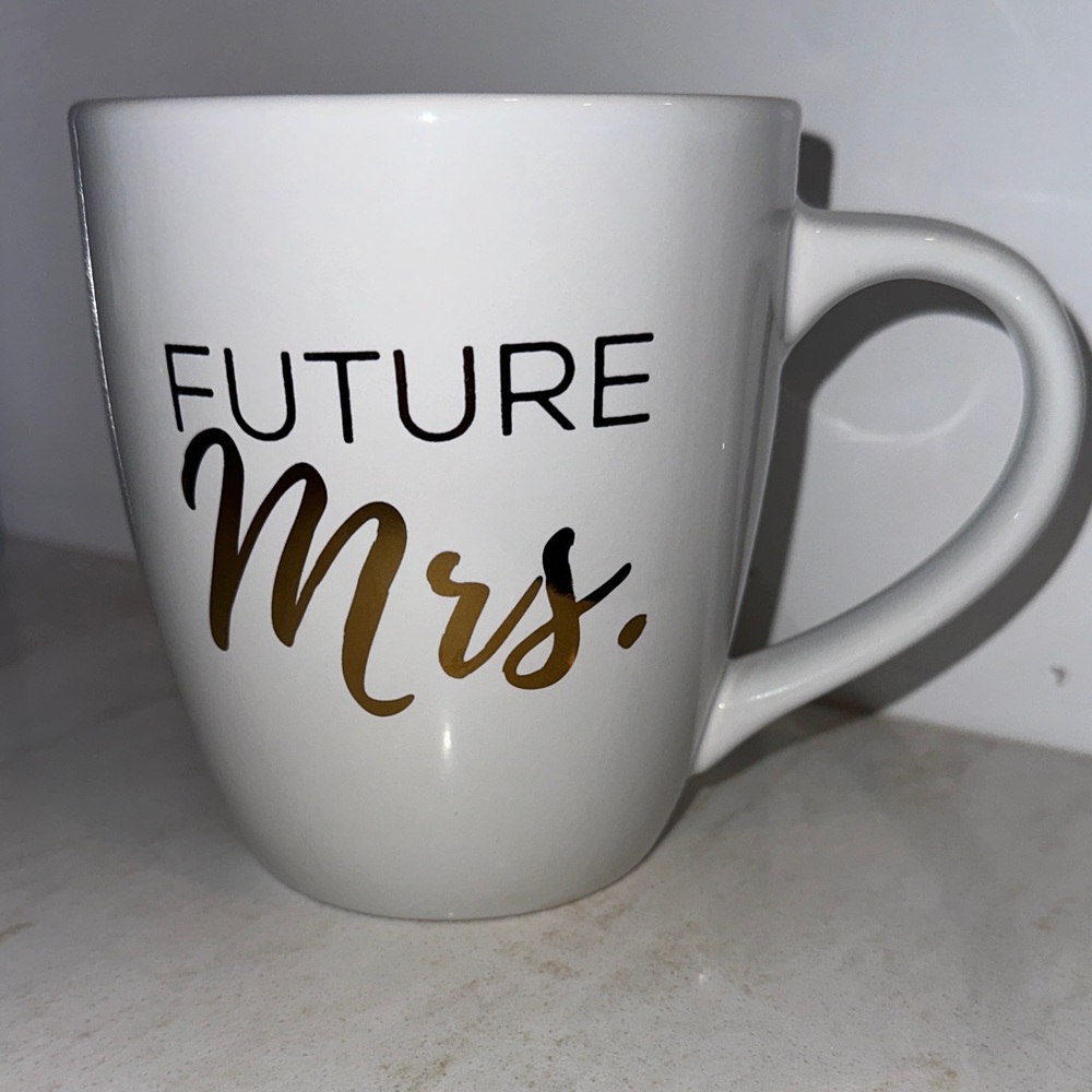 Elegant White and Gold 'Future Mrs.' Mug